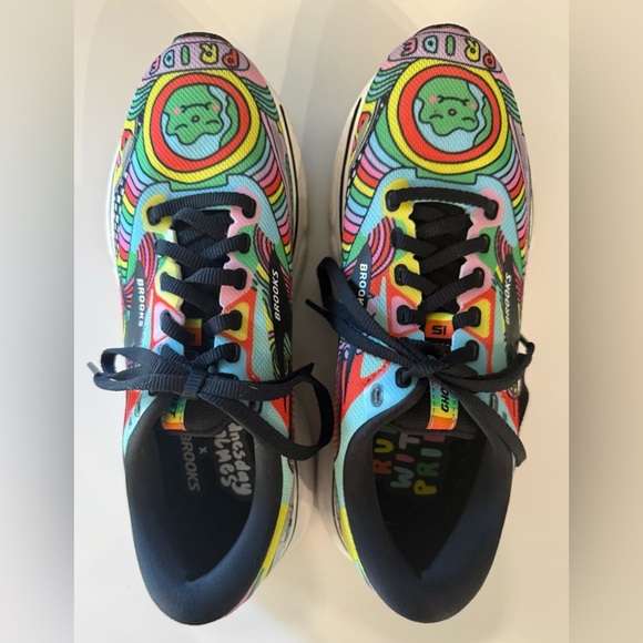 Brooks colorful sneakers X Wednesday Holmes, 7 - Picture 2 of 6